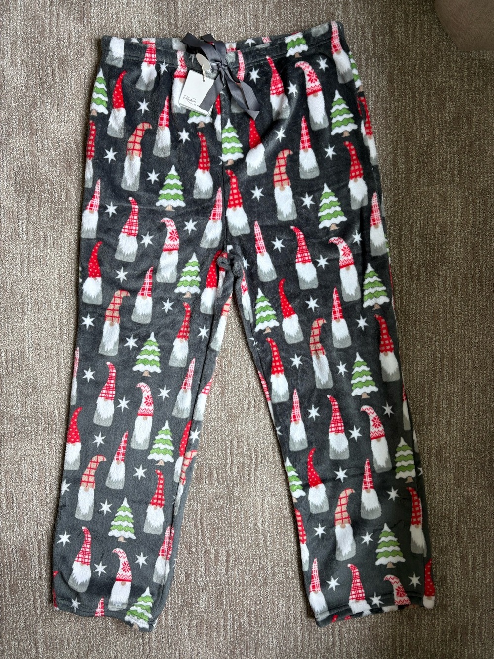 Gray Holiday Gnome PJ Pants & Sherpa Blanket 2-Piece Set Size XL - Picture 2 of 15